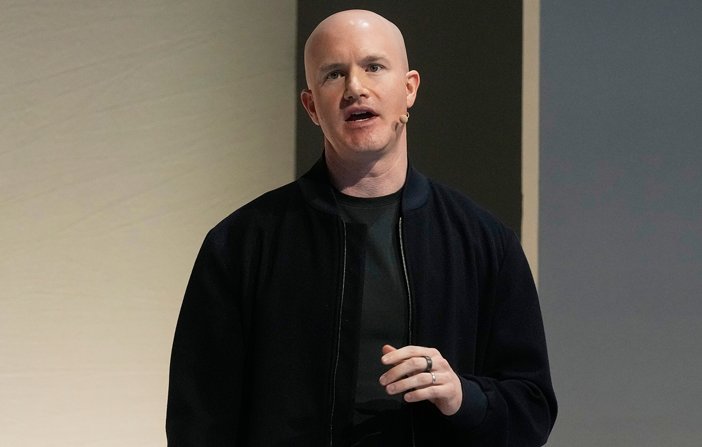 Ο γκουρού των κρυπτονομισμάτων που εξελίχθηκε σε κύριο αντίπαλο της Wall Street