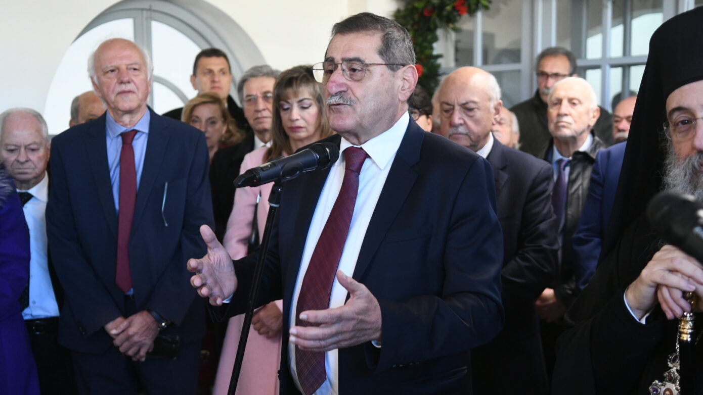 Ευχές στο δημαρχείο Πατρέων: Ο λόγος για το 2026 είναι στο Λαό!