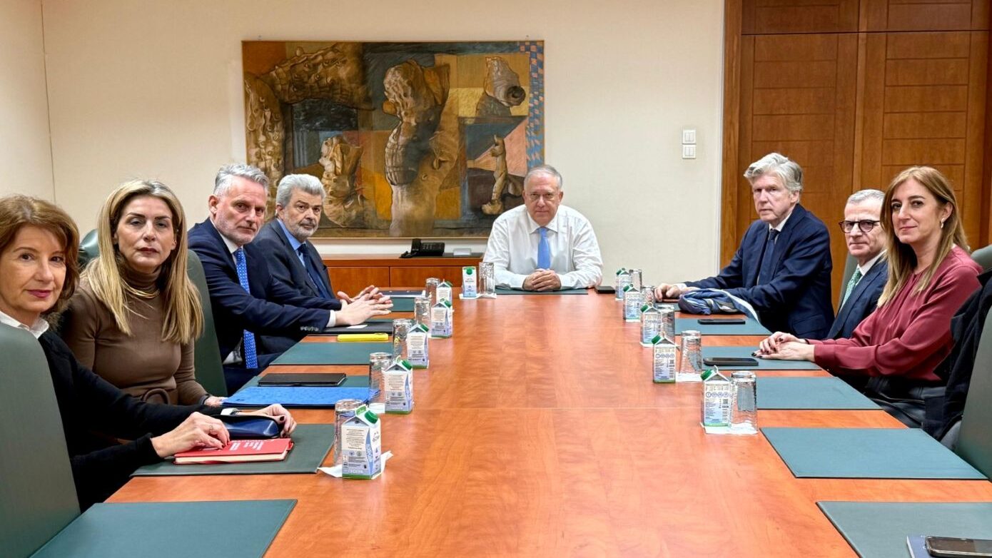Συνάντηση Θεοδωρικάκου με την Ένωση Ασφαλιστικών Εταιριών Ελλάδος για τα κόστη ασφάλισης υγείας