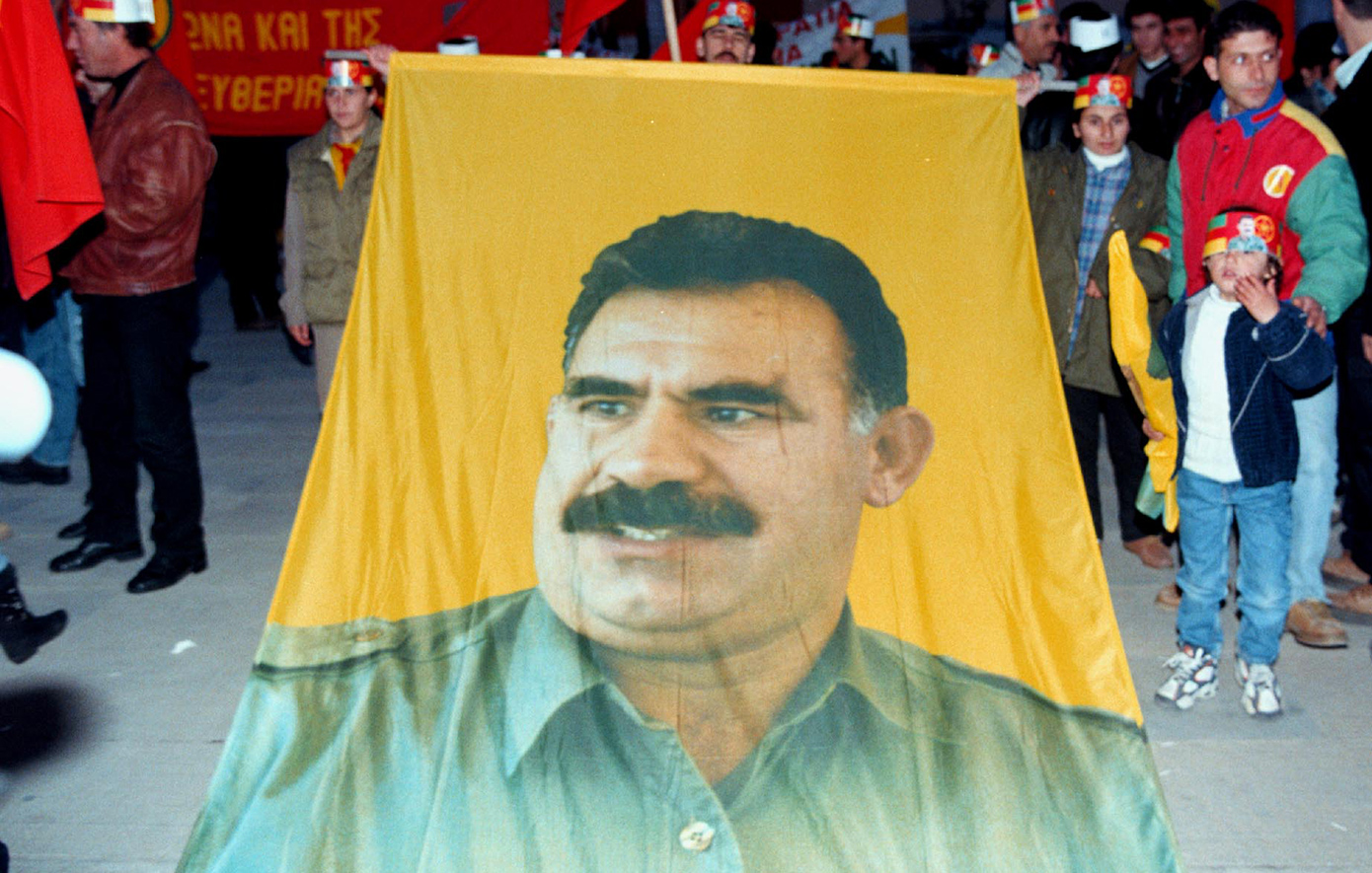 Σαν σήμερα 29 Ιανουαρίου: Η κρυφή άφιξη του Οτσαλάν στην Αθήνα