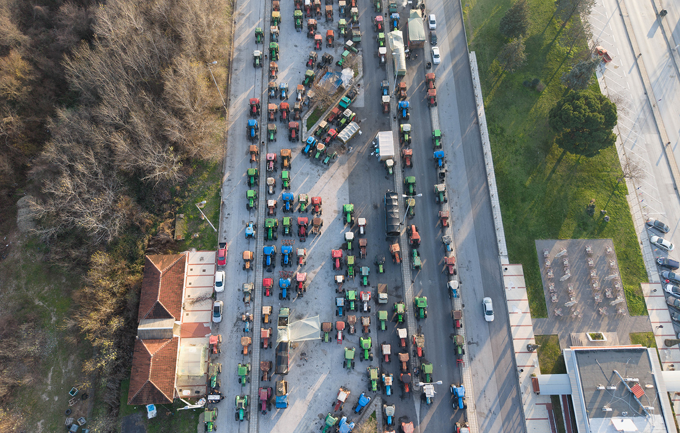 Ένταση στον αέρα της ΕΡΤ μεταξύ αγροτών: «Δεν είστε μέλη της Πανελλαδικής Επιτροπής Μπλόκων – Χρησιμοποιείτε ντελίβερι για τα μπλόκα»