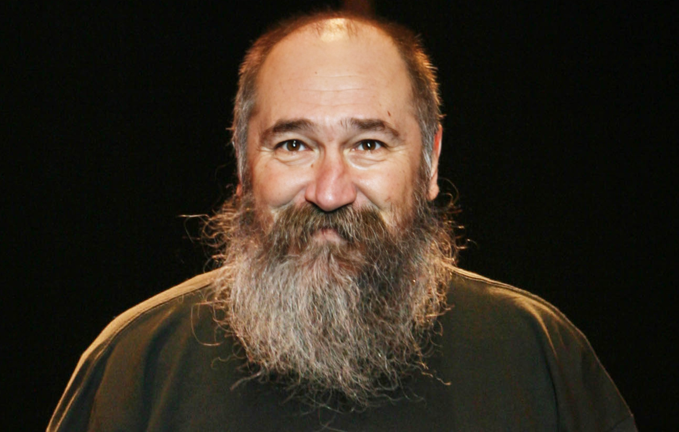 Σαν σήμερα 13 Ιανουαρίου: Πεθαίνει ο Τζίμης Πανούσης – Μια καρέκλα που έμεινε κενή