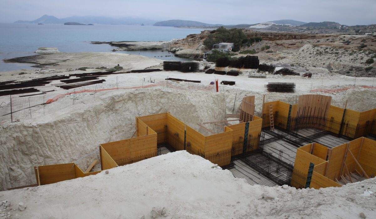 Δ. Μήλου: Εντολή για άμεση αποκατάσταση περιβαλλοντικής βλάβης – Το Σαρακήνικο δεν είναι ιδιοκτησία