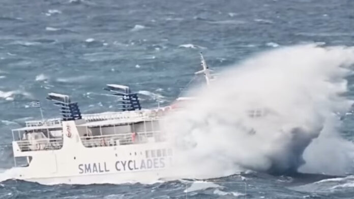 Κατακτώντας τα κύματα – Ο εμβληματικός «Express Skopelitis» αψηφά το ταραγμένο Αιγαίο και τους δυνατούς ανέμους