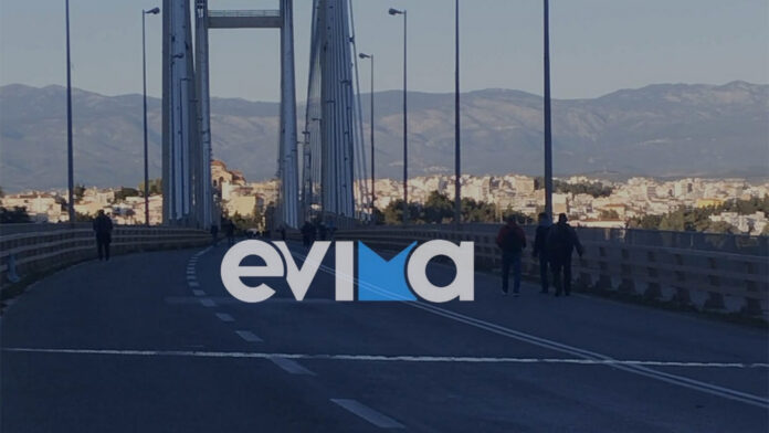 Χαλκίδα: Κυκλοφοριακό χάος λόγω μπλόκου αγροτών – Οδηγοί αφήνουν τα οχήματα στην υψηλή γέφυρα και φεύγουν με τα πόδια