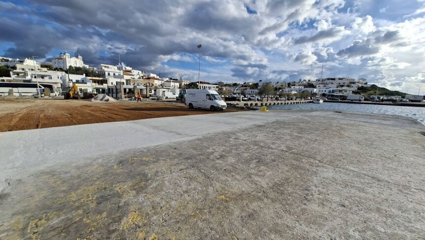 Δ.Άνδρου: Προχωρούν οι εργασίες ανακαίνισης-αποκατάστασης στο λιμάνι Γαυρίου
