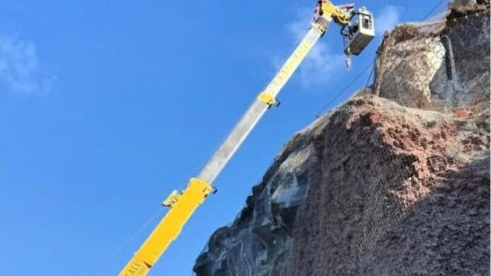 Περιφέρεια Νοτίου Αιγαίου: Σε πλήρη πρόοδο οι εργασίες ενίσχυσης στα πρανή της Σαντορίνης
