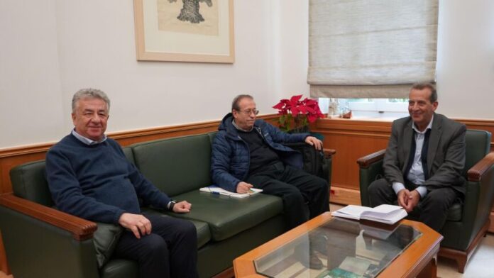 Σύσκεψη Περιφερειάρχη Κρήτης με τον Δήμαρχο Χερσονήσου