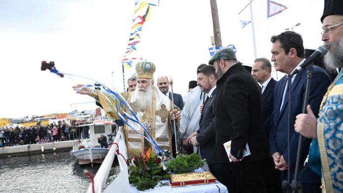 Ο Περιφερειάρχης Αττικής τίμησε τα Θεοφάνεια στο Πέραμα