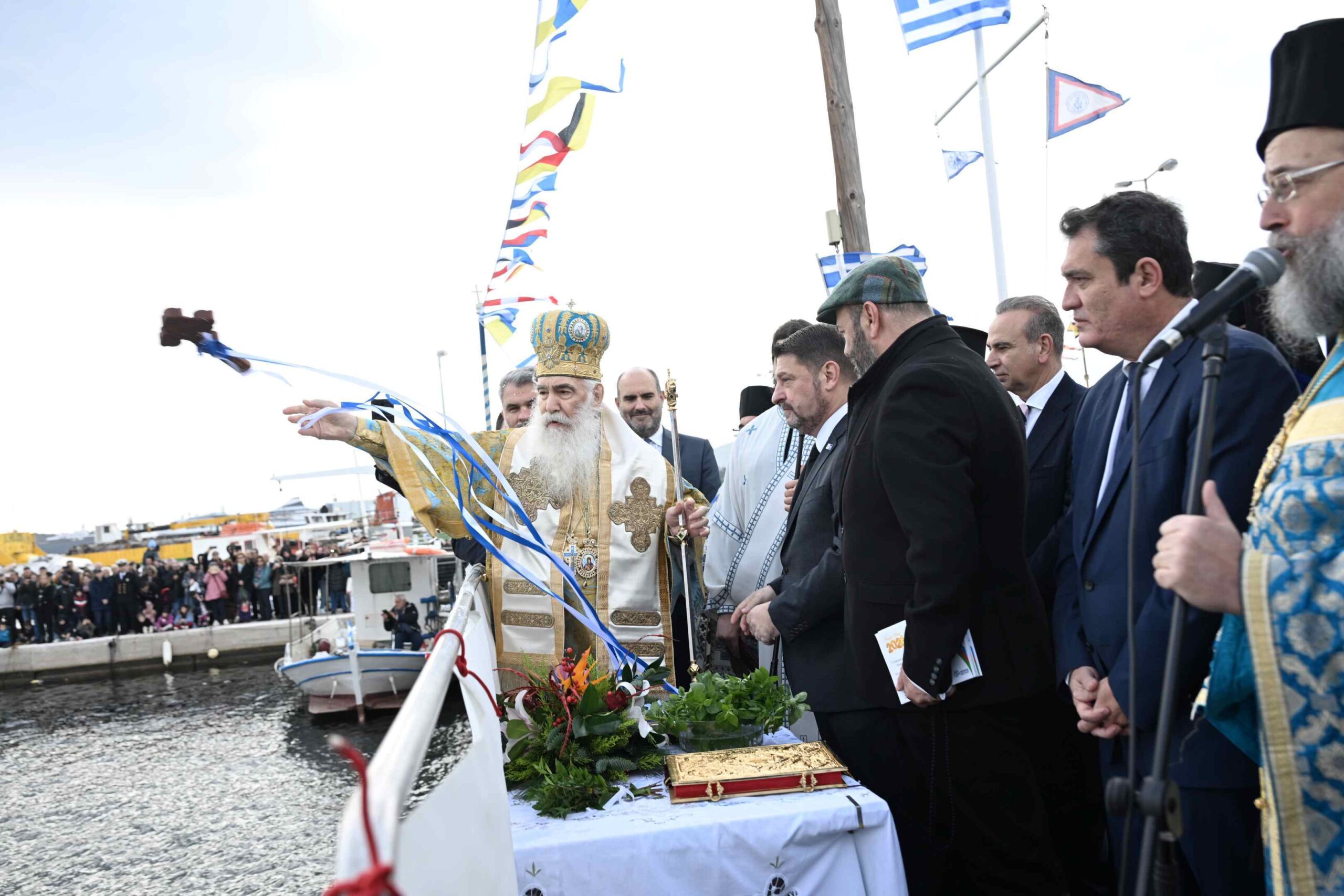 Ο Περιφερειάρχης Αττικής τίμησε τα Θεοφάνεια στο Πέραμα