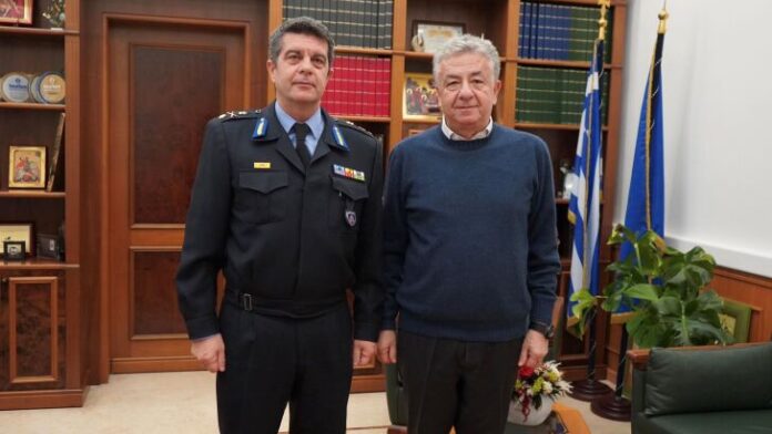Σύσκεψη Περιφερειάρχη με τον καινούργιο Διοικητή Πυροσβεστικών Υπηρεσιών Κρήτης