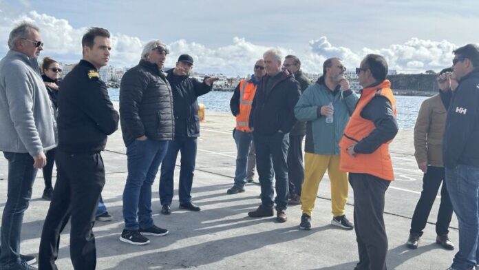 Επιθεώρηση Δημάρχου Τήνου στις εργασίες του “Έξω Λιμανιού” Λιμένα Τήνου