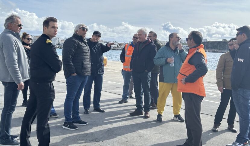 Επιθεώρηση Δημάρχου Τήνου στις εργασίες του “Έξω Λιμανιού” Λιμένα Τήνου