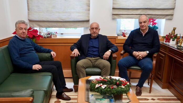 Συνάντηση του Περιφερειάρχη Κρήτης με τον Δήμαρχο Σφακίων