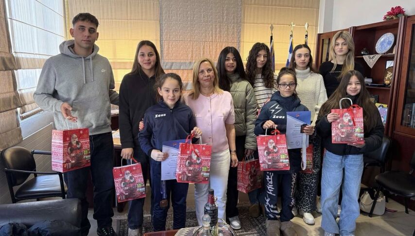 Με δώρα επιβράβευσε η Δήμαρχος Βισαλτίας τα παιδιά που ξεχώρισαν σε αγώνες TAE KWON DO