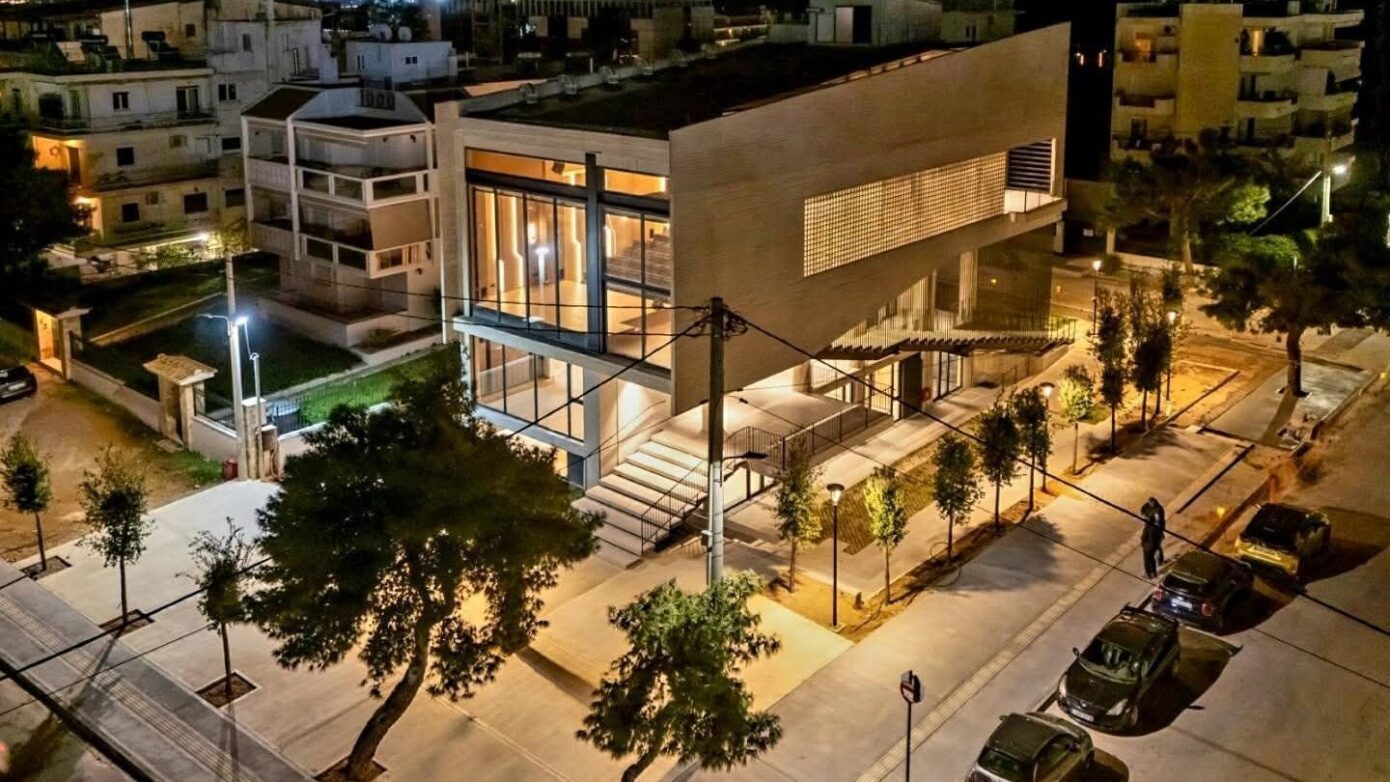 Ξεκινά τη λειτουργία του το μοντέρνο Πολιτιστικό Κέντρο Γλυφάδας