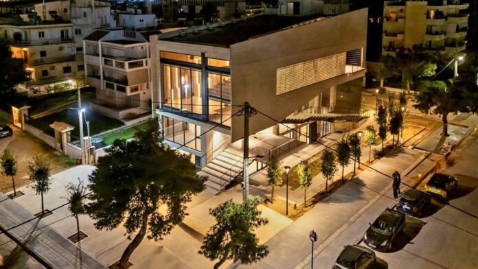 Ξεκινά τη λειτουργία του το μοντέρνο Πολιτιστικό Κέντρο Γλυφάδας