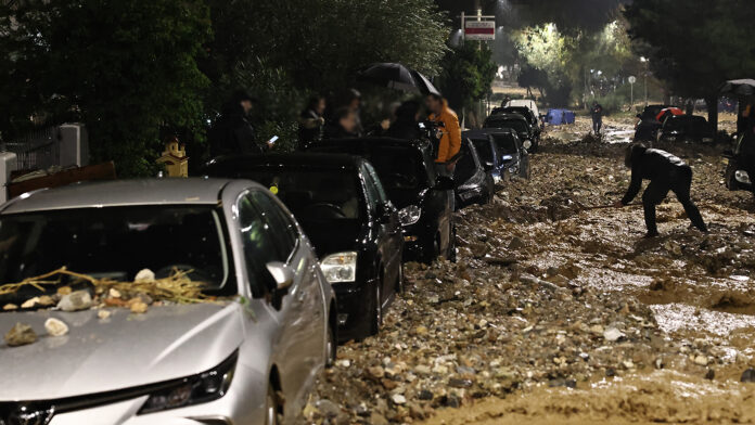 Πώς η έντονη κακοκαιρία έφερε χάος στην Άνω Γλυφάδα – Η ανάλυση Λέκκα