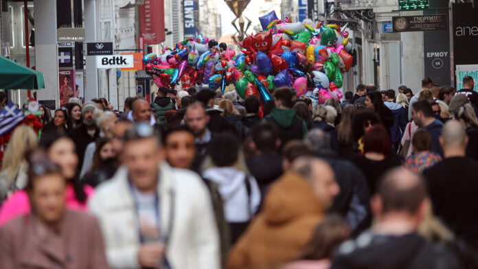 Επιδίωξη τζίρου πάνω από 6 δισ. ευρώ στις χειμερινές εκπτώσεις που αρχίζουν τη Δευτέρα – Διάρκεια και λεπτομέρειες