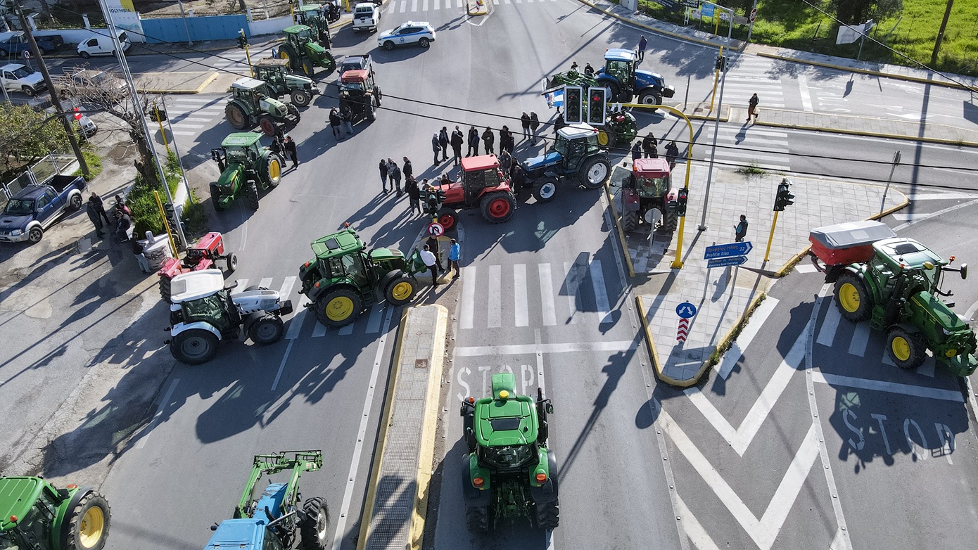 Αγροτικές διαμαρτυρίες: «Ναι» στη συζήτηση με τα τρακτέρ στα μπλόκα – Εντείνεται η δράση αν δεν υπάρξει λύση