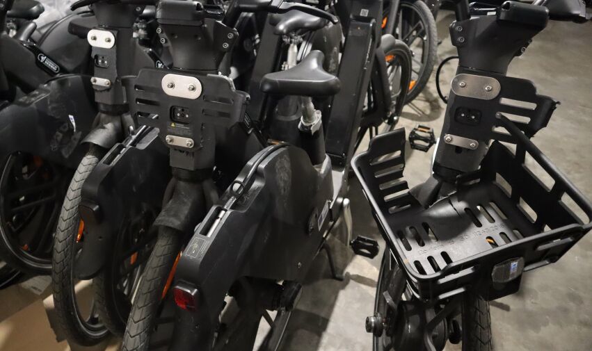 Καταγγελία του Δήμου Αιγάλεω για βανδαλισμούς και προσπάθεια κλοπής ηλεκτρικών ποδηλάτων