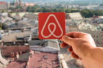 Airbnb: Ποιες αλλαγές φέρνουν πρόστιμα έως 40.000 ευρώ και ποιοι απειλούνται