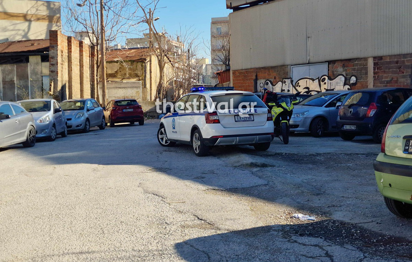 Σοκ στη Θεσσαλονίκη: Σορός άνδρα εντοπίστηκε δίπλα σε εμπορικό κέντρο