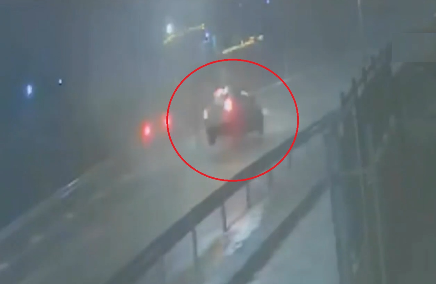 Συγκλονιστικό βίντεο: Ανεμοστρόβιλος ανυψώνει αυτοκίνητο εν κινήσει – Σοκαρισμένη η 38χρονη οδηγός