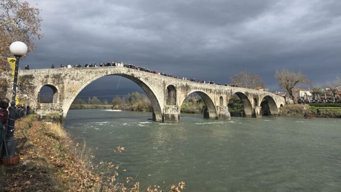 Μυσταγωγία στον εορτασμό των Θεοφανίων στην Άρτα