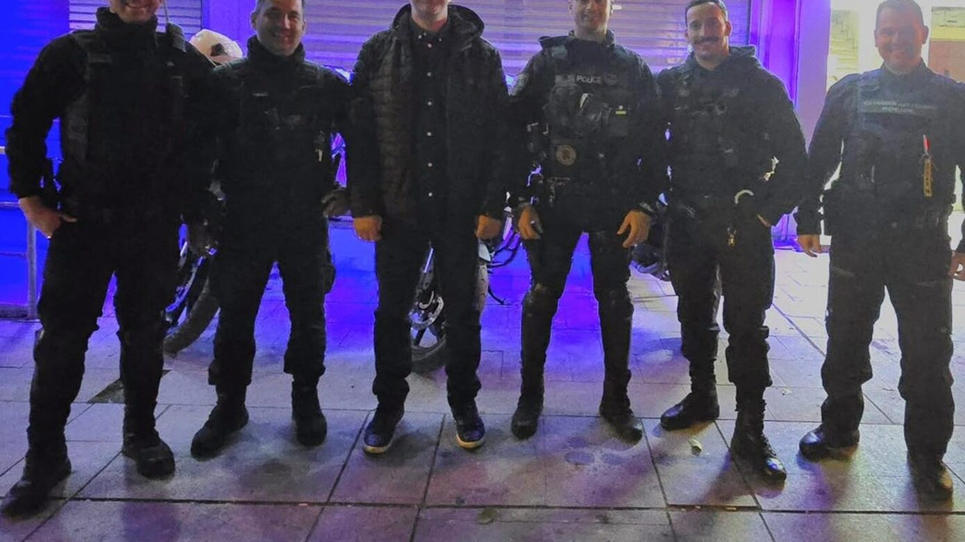 Ηρωικοί αστυνομικοί στη Χαλκίδα: Διέσωσαν δύο πολίτες από φλεγόμενο κτίριο