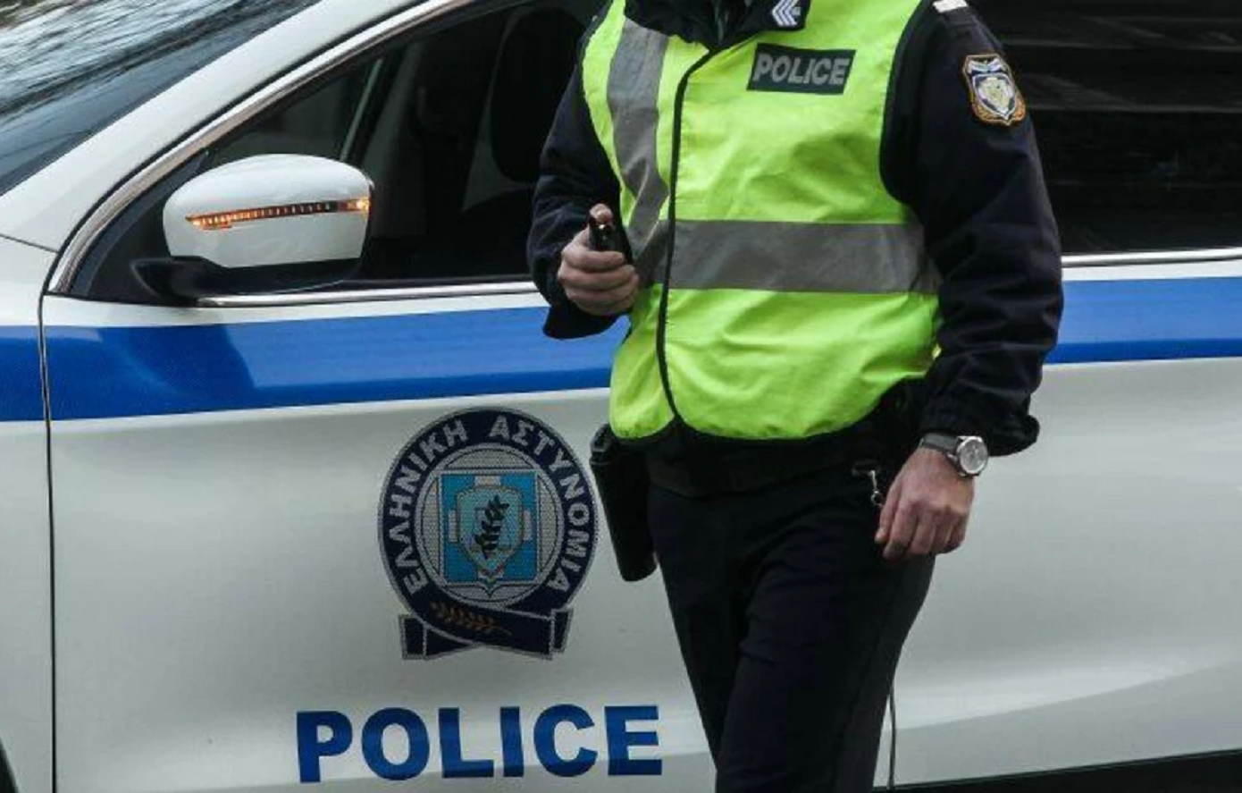 Λάρισα: Δύο τραυματίες σε βίαιη σύγκρουση αυτοκινήτων – Με κρανιοεγκεφαλικές κακώσεις ο ένας οδηγός