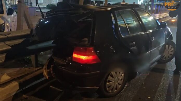 Σοβαρό τροχαίο στην εθνική κοντά στη Βαρυμπόμπη – Δύο άτομα τραυματίστηκαν