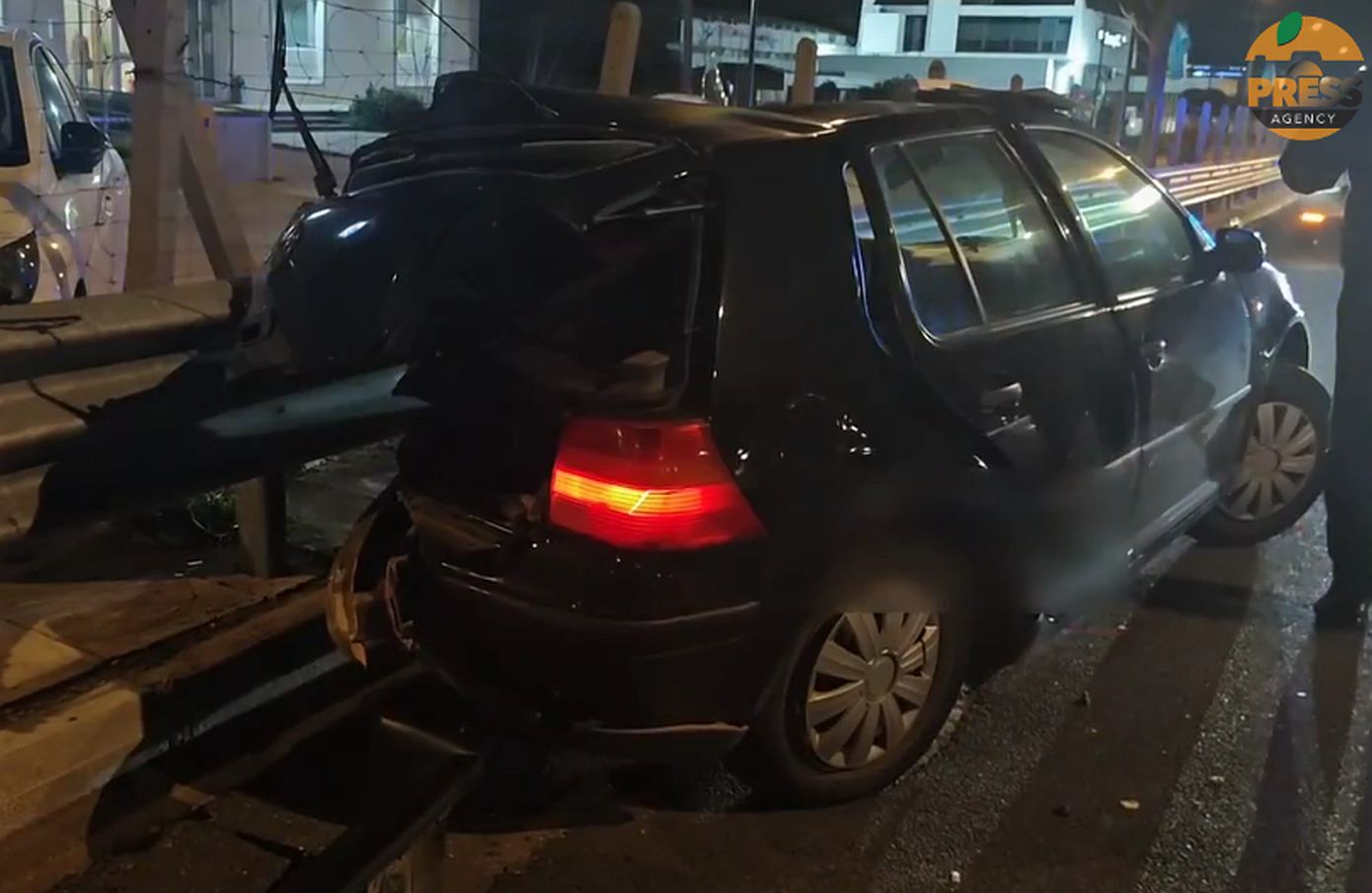 Σοβαρό τροχαίο στην εθνική κοντά στη Βαρυμπόμπη – Δύο άτομα τραυματίστηκαν