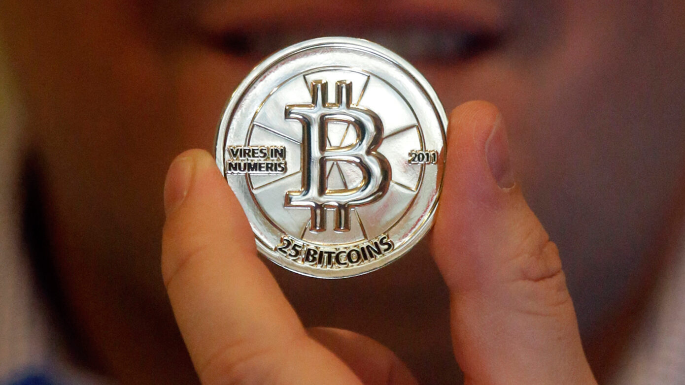 Σαν σήμερα 3 Ιανουαρίου: Η δημιουργία του Bitcoin – Όταν το χρήμα έγινε ψηφιακός κώδικας