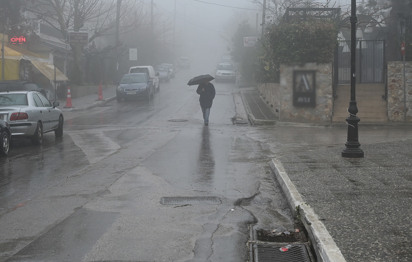 Δυνατές καταιγίδες σαρώνουν την Αττική, άνοιξαν οι ουρανοί – Προειδοποίηση ΕΜΥ για επερχόμενη κακοκαιρία