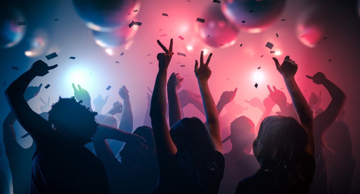 Σάλος σε μπαρ της Θεσσαλονίκης – 43χρονος παρενόχλησε 20χρονη και εκείνη τον ξυλοκόπησε με τον σύντροφό της