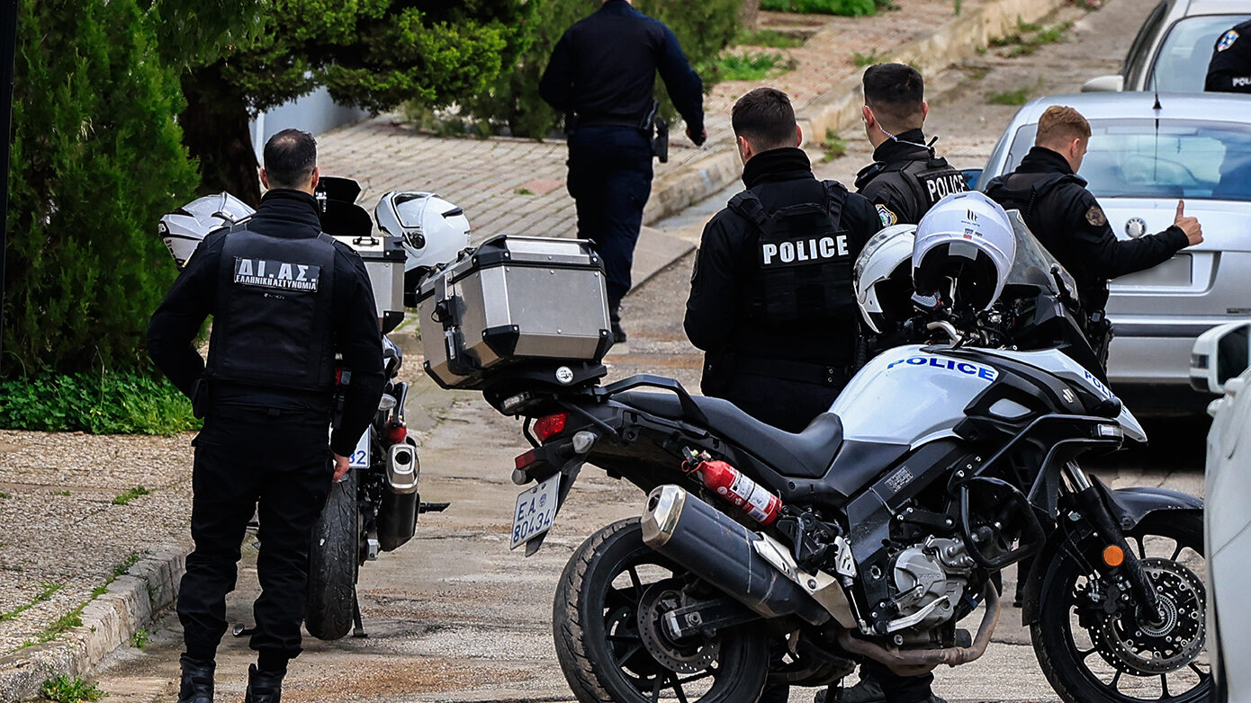 Σοκαριστικές αποκαλύψεις για τον 46χρονο που δολοφόνησε τον πατέρα του στη Γλυφάδα – Πώς έμεινε στη φυλακή για τη δολοφονία της μητέρας του μόλις 4 χρόνια