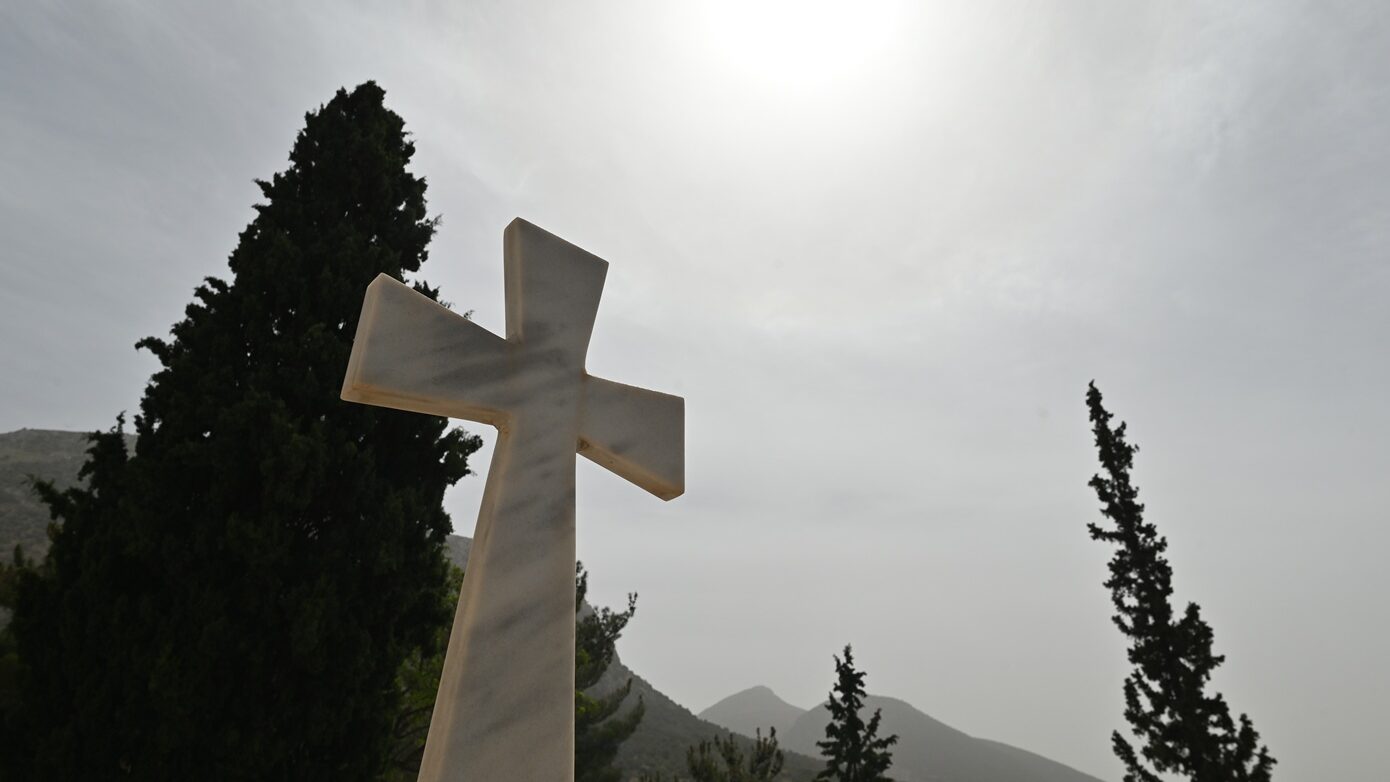 Ρομά αφαίρεσε οστά από κοιμητήριο και απαίτησε 1.000 ευρώ για την επιστροφή τους στη χήρα του νεκρού