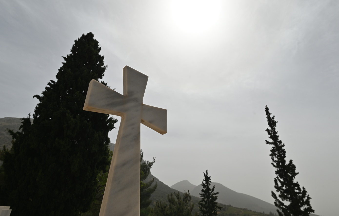 Ρομά αφαίρεσε οστά από κοιμητήριο και απαίτησε 1.000 ευρώ για την επιστροφή τους στη χήρα του νεκρού