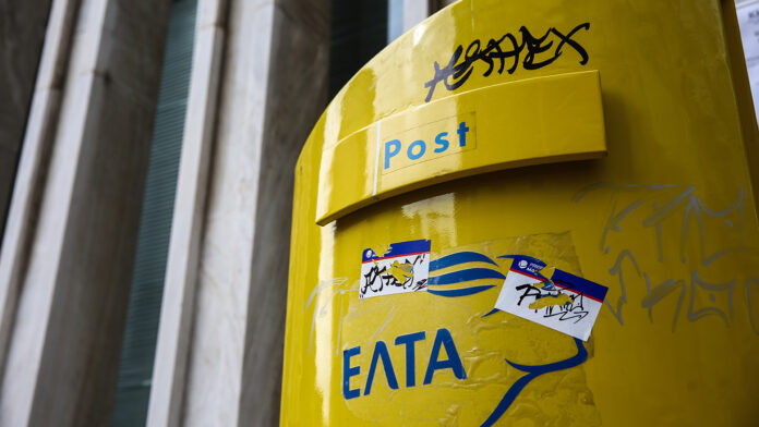 Οδηγός χτύπησε υπάλληλο των ΕΛΤΑ με το αυτοκίνητό του για ένα… πακέτο