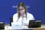 Συγκίνησε στο Ευρωκοινοβούλιο η 20χρονη κόρη της γυναίκας που δολοφονήθηκε με 17 μαχαιριές στο δρόμο στο Μενίδι