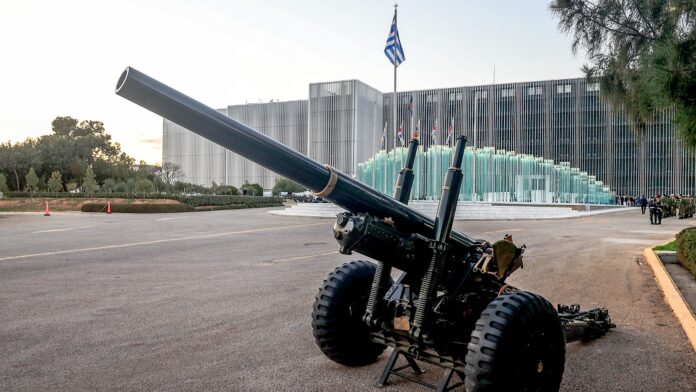 Ανακατατάξεις στις Ένοπλες Δυνάμεις: Οι νέοι αντιστρατήγοι, αντιναύαρχοι και αντιπτεράρχοι – Προαγωγές και αποστρατεύσεις