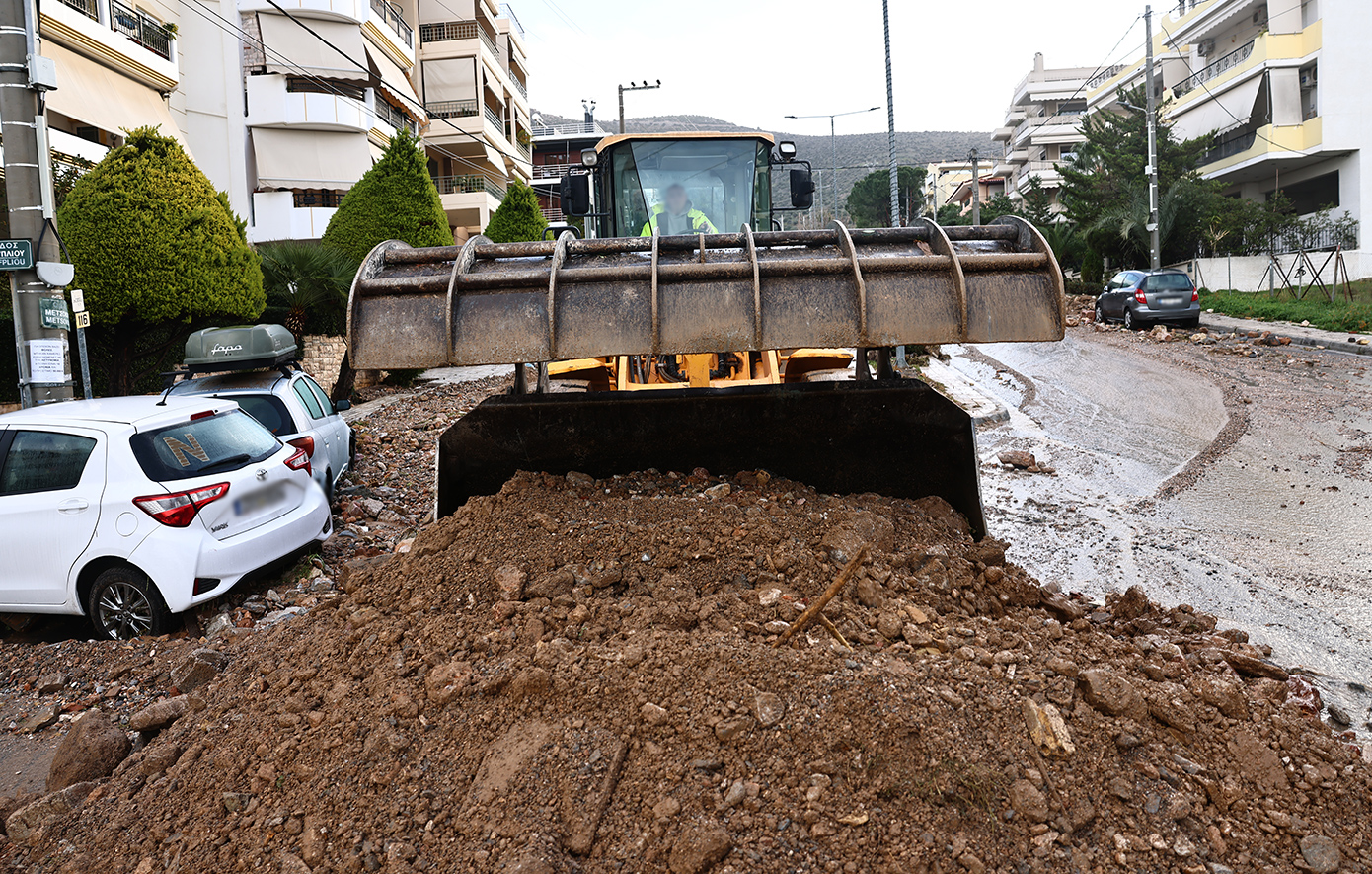 Πώς σχολιάζει ο δήμαρχος Γλυφάδας τις ζημιές από την κακοκαιρία – «Αυτό που συνέβη δεν το έχουμε ξαναζήσει»