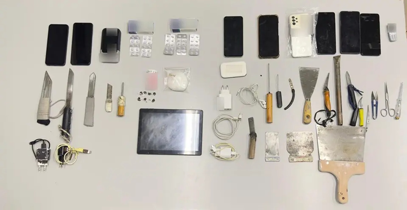 Επιχείρηση της ΕΛ.ΑΣ. στις φυλακές Μαλανδρίνου – Ανακαλύφθηκαν όπλα, ναρκωτικά και κινητά τηλέφωνα