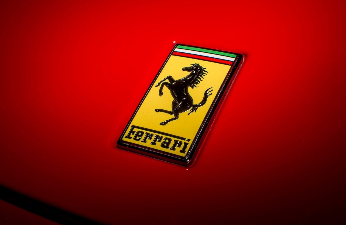 Επιχειρηματίας αγόρασε Ferrari 256.000 ευρώ και δημιούργησε πλαστή εταιρεία ενοικίασης για να παρακάμψει τον ΦΠΑ