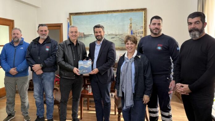 Σύσκεψη Δημάρχου Χανίων με τον επικεφαλής του Σωματείου Εργαζομένων ΕΚΑΒ
