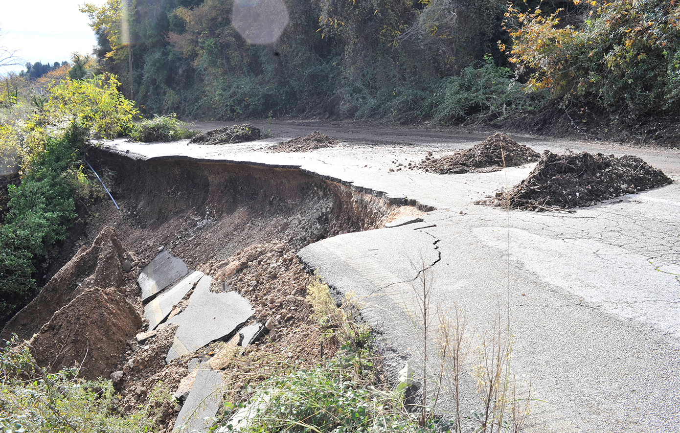 Σημαντική καθίζηση εδάφους στη Μικροσπηλιά Τζουμέρκων – Ζημιές σε περιουσίες και αγροτεμάχια