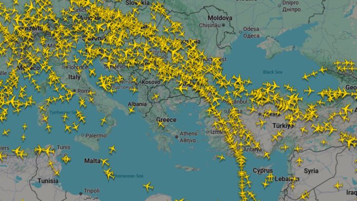 Πυρκαγιά σε αποθήκη εργοστασίου στο Κορωπί – Εκτεταμένη επιχείρηση κατάσβεσης