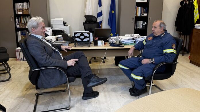 Ο καινούργιος Συντονιστής Πυροσβεστικών Δράσεων Αιγαίου-Κρήτης στο Δημαρχείο Ηρακλείου