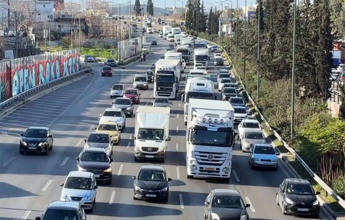 Κίνηση σήμερα: Ο Κηφισός «φλέγεται» με χιλιόμετρα μποτιλιαρίσματος – Καθυστερήσεις από Αιγάλεω μέχρι Λυκόβρυση